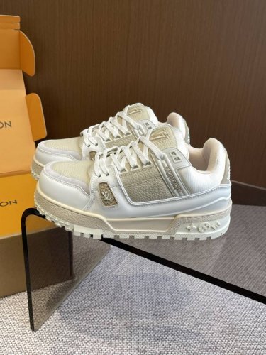 610代购级 官网同步发货全套包装 Louis Vuitton 走秀款胖丁Trainer 面包鞋 情侣款 胖Trainer打破颜色的单一变化 胖乎乎的超可爱有趣