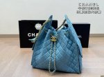 Chanel 香奈儿牛仔大托特包 自重轻，超大容量，手提可肩背 休闲随性的感觉，上身非常帅气 尺寸34 32