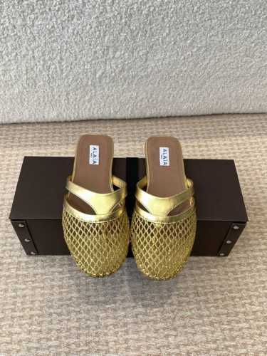 网面 P360钻面 P390 Alaia 25Ss 网面平底夹趾拖鞋 超级别致的设计有种独特优雅气息的感觉 网面夹脚的款式隐藏起来 独特风格配上不同款式 不同风