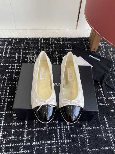 代购级 chanel小香 25Ss 春夏鞋头 电绣点缀 芭蕾舞鞋 宛如女神脖子上的项链 上脚包裹性非常好 上脚跟显瘦 真的是超级精致 复古的玛丽珍太对味了 个人