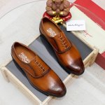 GUCCI 古奇 里 爆款豆豆鞋顶端品牌奢侈，顶级～质量 ，最新時尚豆豆鞋 ..鞋面選用原版头层牛皮制造. 皮内里 。原版个性时尚柔软橡膠耐磨防滑大底，上脚轻巧