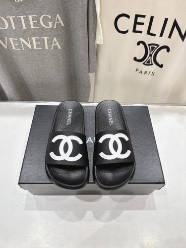 高版本出厂 Chanel* ｜小香2025 夏季新款度假沙滩拖鞋 这一季的拖鞋超美 极简大双C设计，万能搭百神器，简单又失不特色，任何场都合可以驾驭，舒度适极高
