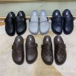 高品质Lv2025专柜同步新款 牌奢品男士拖鞋，休闲宽松舒适型。头层牛皮压花纹上图片必爆款 。码数38–45.大量现货