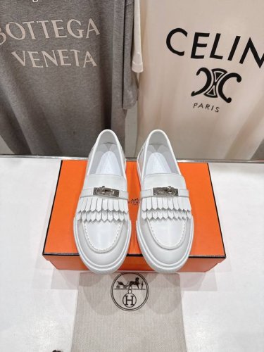 高版本出厂 Hermes 爱马仕H家25Ss新款流苏休闲鞋乐福鞋 经典休闲风格+H家经典五金扣设计，经典耐看！原版倒模楦型，极致1:1形体，进口小牛皮呈现出精致