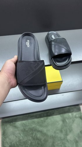 出厂价p 实价 Fendi芬迪拖鞋 男鞋高端品牌 官网1:1最新力作 原版开模定制 面料釆用进口原版材料制作 升级版大底 更轻便 防滑 市场顶级品质 简单不失品