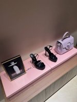 Saint Laurent 圣罗兰YSL专柜主打款防水台凉鞋 全新系列后带方扣高跟凉鞋 ！ 尖头高跟拖鞋淡淡的夏日里怎么少得了一双仙女鞋各种小裙子搭配起来 完全