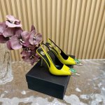 专柜同步更新 大宝石 YSL 圣罗兰 SS2024夏季新品 优雅大气高跟凉鞋 2024全新春夏系列后带方扣高跟凉鞋 ！ 尖头高跟拖鞋淡淡的夏日里怎么少得了一双仙