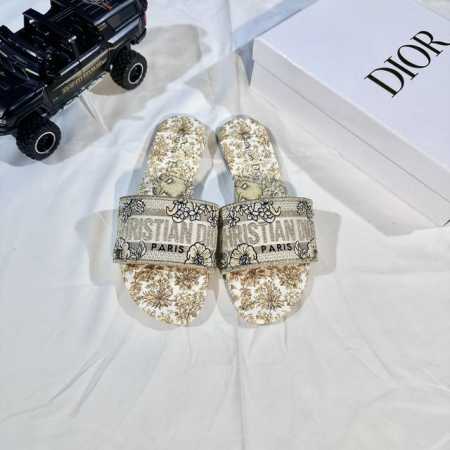 出厂： Dior 迪奥 2025新花色 字母刺绣拖 一字拖 平底拖鞋 码数：35-42 - 点击图像关闭