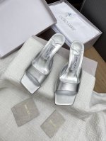 顶级版本吉米周Jimmy Choo..25早春新款斜方头拖鞋 真的是看一眼就爱上的程度 丝毫不夸张 尖头设计显秀气上脚贼好看 特别精致 鞋面 进口小羊皮 内里