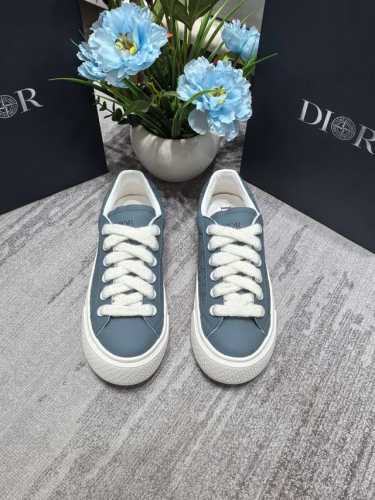 出厂： Dior 迪奥 B33运动鞋 滑板鞋 低帮休闲鞋板鞋 情侣款 采用迪奥灰牛皮革精心制作，侧面饰以同色调 Cd Diamond 图案帆布镶片。 Cd Ic