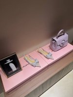 2025早春＆ 烫钻蕾丝花边平底凉鞋绝美公主鞋，没有之一对这种bingbing的事物永远没有抵抗力跟姐妹各来一双，出门不要太抢眼哦，气质满满全新水晶钻扣，非常期