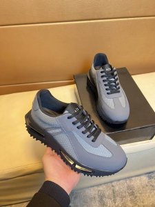 阿玛尼 顶级代购男士2025Hk专柜同步发售。鞋底：原厂特供原版底，独家活动成型底超级舒适，原厂跟单货搭配制作，羊里细节决定品质、我们只为用心做好鞋，可随意进出