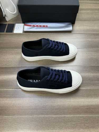 Prada 普拉达 -高端品质 原单 -鞋面：品牌帆布匹、车包边工艺、鞋身车缝品牌标 -内里：水染牛皮 -大底：超轻tpr.橡胶; 成型大底 -超高品控 做工精