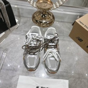 出厂单鞋 New 新款新色Balance530联名款25Ss春夏新款 超级大热门 无论你如何穿搭请都不要放过这一双530系列的运动鞋 非常好搭配 洋气到不行 时