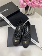 橙子出厂价 Chanel 香奈儿春夏新款 金属扣菱格平底单鞋 芭蕾舞鞋 香奶奶超美单鞋~好好穿又高级的一脚蹬。焕新演绎小香系列标志性的风格，无论是打造日常造型或