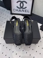 Chanel新款凉鞋鞋 高版本出货 各大社交平台热门晒图 质感上脚是非常柔软舒服的 进口羊皮网鞋面 羊皮垫脚 意大利真皮大底 Size：35-39 40 41定