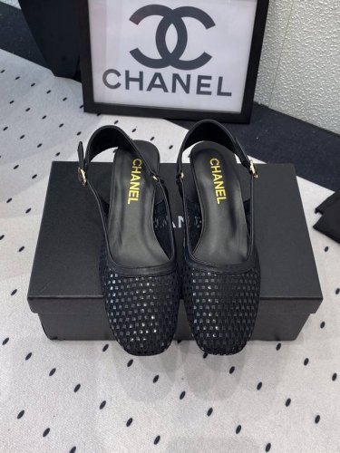 Chanel新款凉鞋鞋 高版本出货 各大社交平台热门晒图 质感上脚是非常柔软舒服的 进口羊皮网鞋面 羊皮垫脚 意大利真皮大底 Size：35-39 40 41定