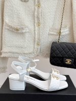 厂价 Chane*｜小香25P春夏新品 双带双C粗跟凉鞋 香奶奶家一贯的优雅名媛气质 高级感十足！上脚非常Nice～ 不管光脚穿或搭配裙装、裤装、 都非常百搭！