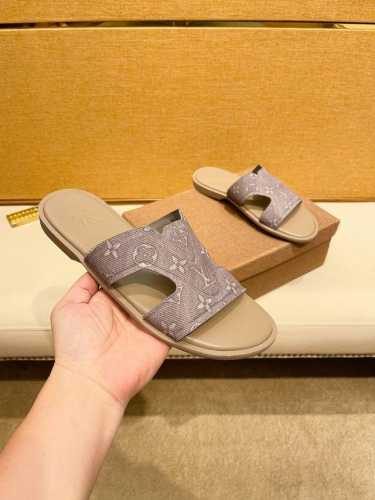 工厂P价 Louis V*高端精品 奢品拖鞋，高端品质，休闲阳光宽松舒适型，最高版本高品质精品，经夏季必入哦！码数38-44