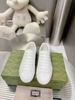 p直销 女鞋 女装 女鞋工厂P 情侣款高帮小白鞋很火很火的一款产品、上脚非常好看、市面上众多版本、请认准图片高端版、缤纷家强烈推荐给您、准没错多个版本选择、每一