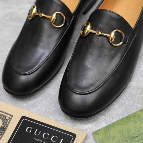 2025专柜同步春夏新款烫钻系列+皮面压花系列乐福鞋Gucci 25S春夏新品双G钻链扣后带凉鞋高跟Guccⅰ 经典女鞋:原版一比一开发，精心调制的鞋楦，面料采