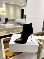 价格： 卡萨帝 Casadei 女王的高跟鞋，来自意大利顶级鞋履品牌 是由Quinto Casadei于1958年在意大利圣毛罗帕斯科利创立。 Casadei