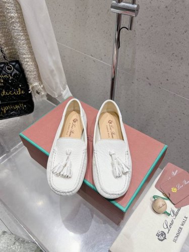 loro Piana* Lp诺悠翩雅新款流苏豆豆鞋一脚蹬乐福鞋 简约时尚 脚感超级舒适 一天可以暴走两万步的鞋子 超级百搭款！ 鞋面采用独特针织面料制作工艺，全
