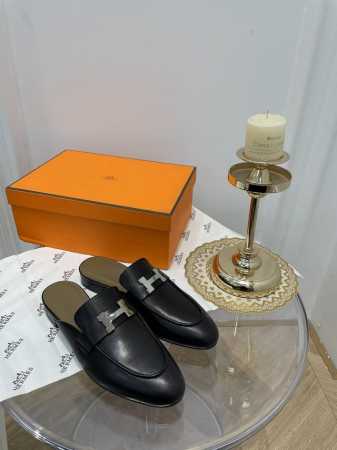 爱马仕 HerméS 乐福H 五金扣件拖鞋 高品 原版工艺 黑色经典 款式经典 简约 此款主要对比的就是工艺 品质 爱马仕 HerméS 夏天开始不一样的夏天生 - 点击图像关闭