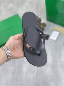 工厂p价p 实价 Bottega Veneta 新款休闲人字拖鞋，官网1:1、高品质 完美做工 透射出一种尊贵奢华，于古奇高端超凡工艺中升华其奢侈定义。码数；3