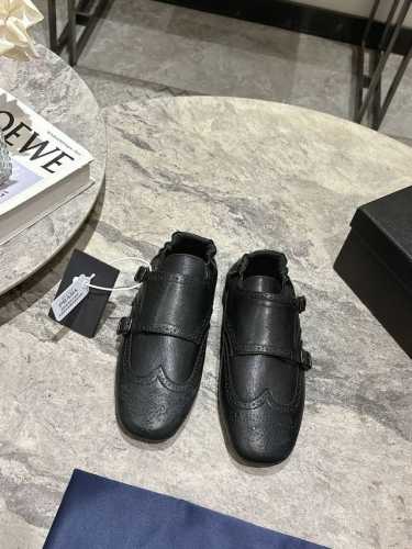 顶级品质Prad* 25ss 普拉达走秀款复古流苏半拖鞋单鞋爆款！走秀款 复古感时髦满满 随意百搭 时尚休闲 独到味道，人人都爱也轻松驾驭 每年都会爆.足以征服