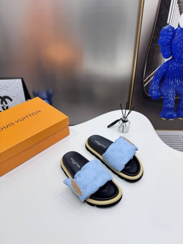 橙子出厂价p louis Vuitton 路易威登 Lv新配色 休闲魔术贴拖鞋 平底凉拖 情侣款 专柜同步更新 鞋面采用独一无二的驴家独特面料 面料轻盈透气 超