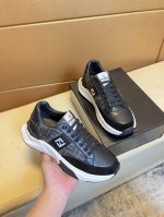 芬迪 顶级代购男士2024Hk专柜同步发售。鞋底：原厂特供原版底，独家活动成型底超级舒适，原厂跟单货搭配制作，羊里细节决定品质、我们只为用心做好鞋，可随意进出专
