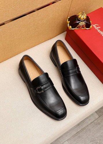商品商标 Ferragamo 菲拉格慕 休闲皮鞋 正码码数: 38-44 45.46.47订制 商品材料 精选 进口头层小牛皮鞋面+奢华五金扣 进口水染牛皮内里