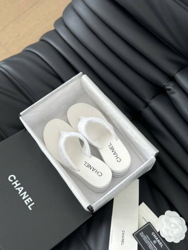 chanel 24P新款坡跟拖鞋 简约百搭款！ 鞋面定制毛巾布面料 开模五金扣 原版大底 Size:35-39 其他码数定