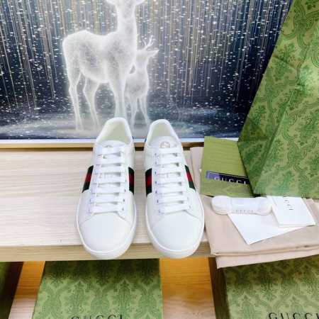 出厂女 男 整个系列价格一样 牛皮面料 牛皮内里 牛皮垫脚 真蛇皮防伪线 香味大底 升级芯片 豪华包装。。全部东西跟正品一样。码数:35-46 - 点击图像关闭