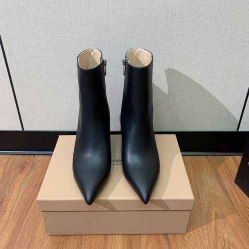 Gianvit* Ross* 粗跟短靴。精致的鞋楦，款式时尚。女人味十足。非常值得推荐给你们 材质：鞋面羊京、牛皮。羊皮内里及垫脚，真皮大底。跟高5.5cm 码
