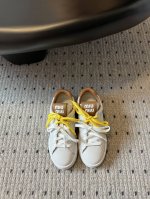 MiuMi* 缪缪 24 新款秋冬季 休闲鞋美到心坎上啦！柔软的真皮材质，触感细腻，亲肤舒适。独特的设计，时尚又百搭，无论是搭配牛仔裤还是裙子，都能轻松驾驭。鞋