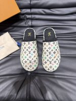 OUIS *UITTO* 新品男士拖鞋，1:1高端品质，休闲阳光宽松舒适型，最高版本高品质精品，经秋必入哦！码数：38-44