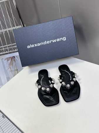 Alexanderwang 大王春夏最新款重工艺钉钉拖鞋 个性御姐风 超有质感 爱了爱了 该款设计简约上脚时尚舒服 夏季不可缺少的一款大王呈现焕然一新的标志性轮 - 点击图像关闭