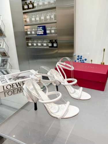 工厂Pp皮底 胶底230 Valentino 华伦天奴 火爆新品 新款：玫瑰花跟 与性感完美结合简直是夏天时髦巅峰原版复刻 面料：意大利进口羊皮 大底：意大利真
