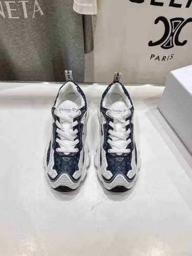 市场高版本 Dior*迪奥D家 vibe运动鞋是ss24新款发布秀标志性款式，融入d家高定精神诠释经典跑鞋！原版开发市场顶级版本 透明胶片与网眼织物和金银色皮革
