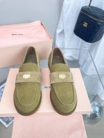 MIU MIU 22春夏 大热走秀款 幸运币系列乐福鞋，出现在各大时装杂志封面 各路明星、小红书博主着用拼色搭配幸运金币搭配更显示复古上脚尤为惊艳到你的一款闭眼