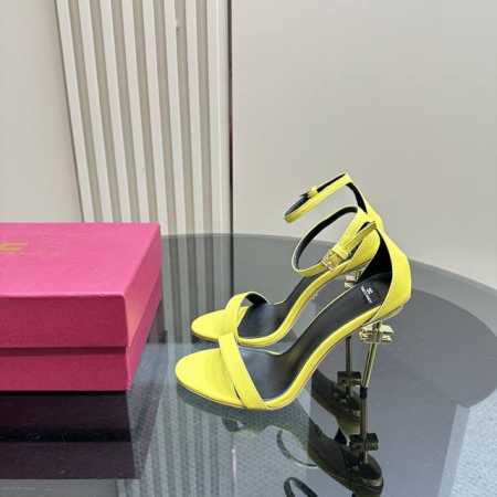试试不一样的Elisabetta Franchi高跟鞋 一个轻奢品牌 Elisabetta Franchi Elisabetta Franchi绝美高跟时装秀场 - 点击图像关闭