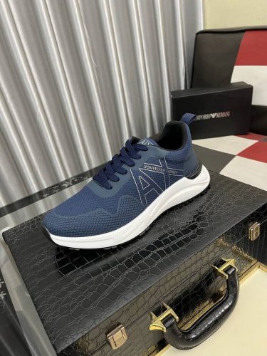出厂价pp： Armani 阿玛尼新款时尚男鞋精心打造国际品牌 此款休闲鞋集优质面料与精湛工艺于一身，鞋面选用头层牛皮制成！羊皮内里垫脚。上脚效果帅气有型，轻质