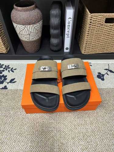 元 Hermes男士 Kazimir拖鞋-顶级品质 编织饰若和小牛皮机能凉鞋，以“H”标志性图案为灵感的交织鞋面打造休闲造型，可谓夏日良伴。 进口牛皮+牛皮内里