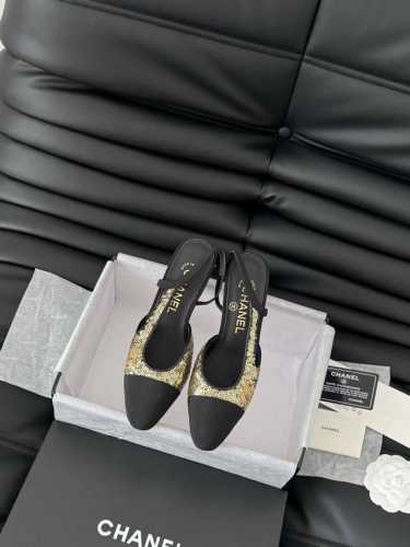 Chanel 经典Slingback后空凉鞋 前几年一直在做这个款 今年我们还是重新购版，再次精细Copy。 发现新版面的鞋面线条和形体舒适度都做了微调！ 这个