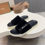 lp新款夏季都市休闲拖鞋，采用顶级牛皮面料，柔软亲肤，搭配品牌徽标装饰搭扣，让您轻松调节出舒适穿着感。橡胶防滑大底，上脚轻便舒适，时尚大方，多色可选！ 元 Si