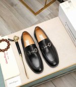 出厂价 水染牛里 菲拉格慕 高端 Salvatore Ferragamo 是国际顶级的鞋类奢侈品牌，来自时尚王国意大利，以传统手工设计和款式新颖誉满全球 专柜同