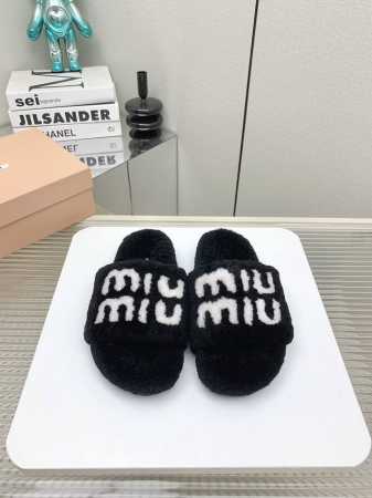橙子出厂价 MiuMiu 缪缪 2024秋冬新款毛毛拖鞋 可甜可盐的喵喵女孩 质感的毛毛给这款增添不少少女心。 原版 1：1开发，各大明星 网红的热爱款 ， 原 - 点击图像关闭
