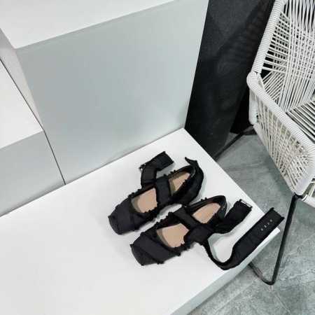 高品质出厂 ！顶级品质Dior 迪奥 25春夏新品 顶级版本舒适好穿的套包单鞋！ 新品绸缎布面绑带芭蕾鞋！经典优雅元素，高定绸缎！高级感十足！国内外博主刷爆的一 - 点击图像关闭